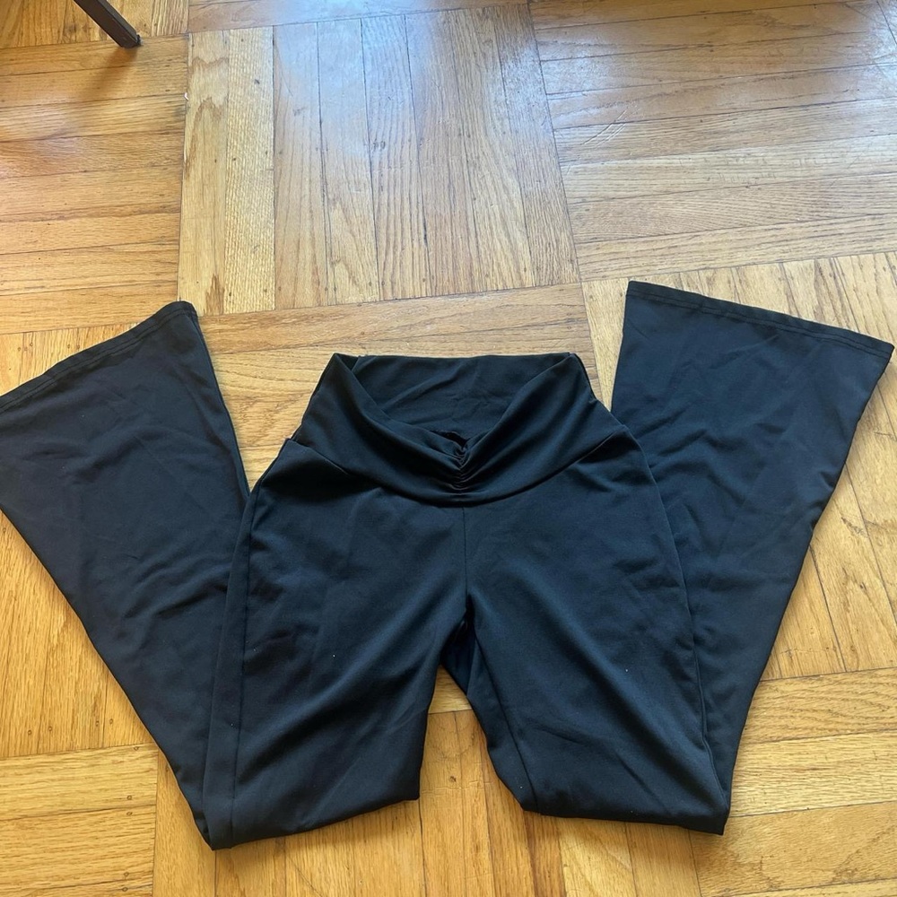 shein v cut black flared leggings